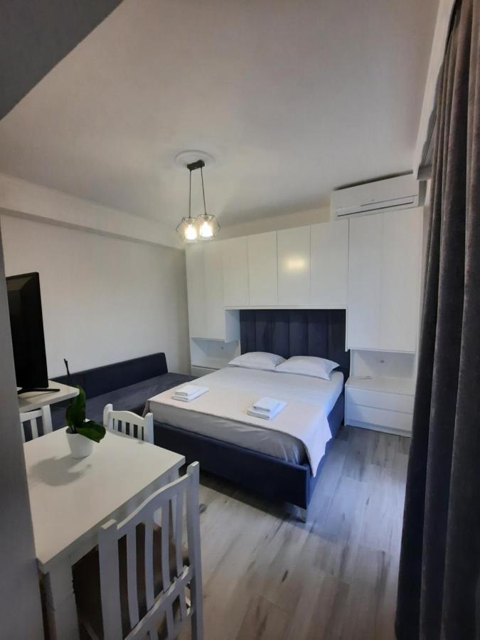Nora'S Guesthouse Sarande Bagian luar foto
