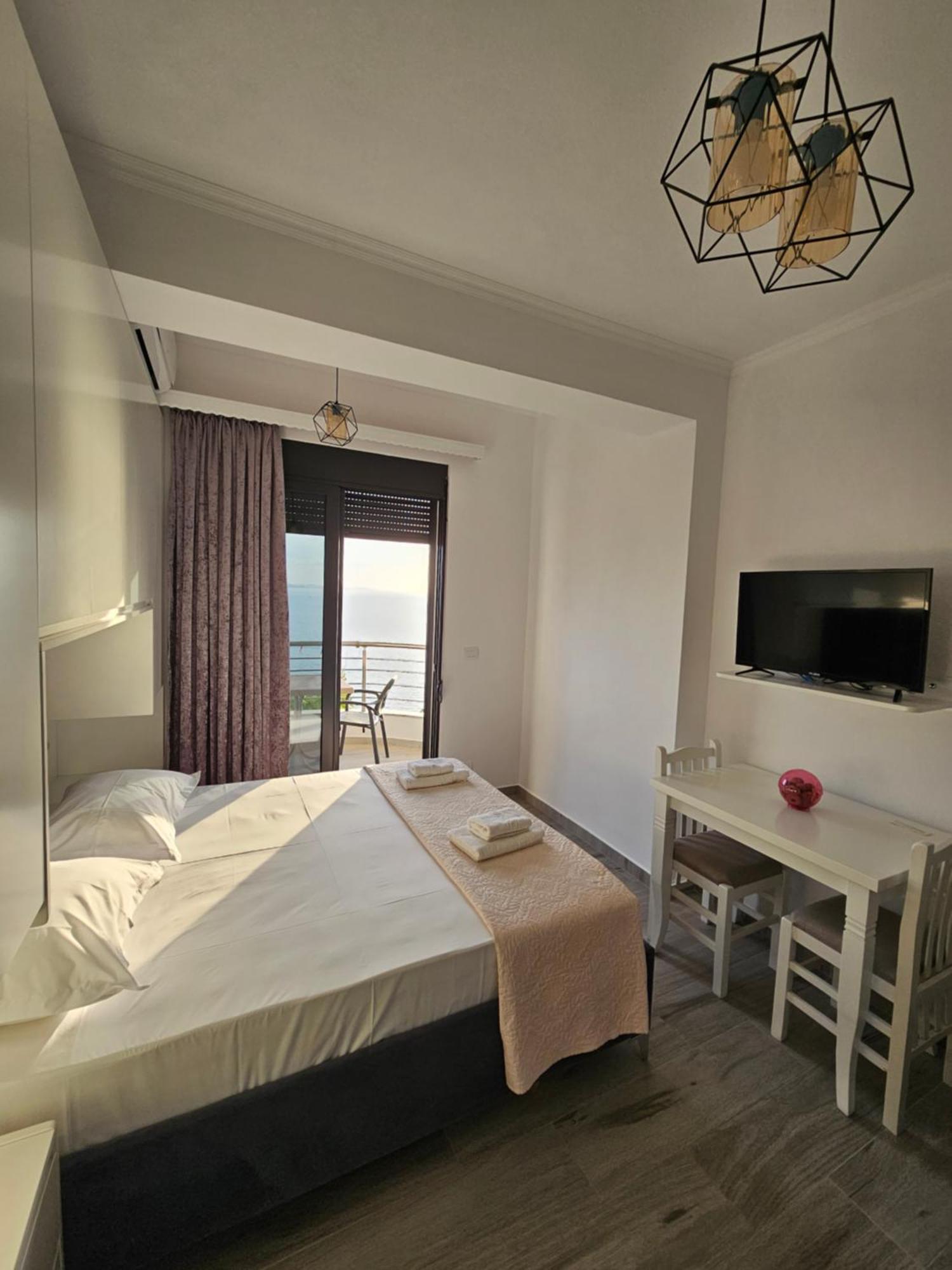Nora'S Guesthouse Sarande Bagian luar foto