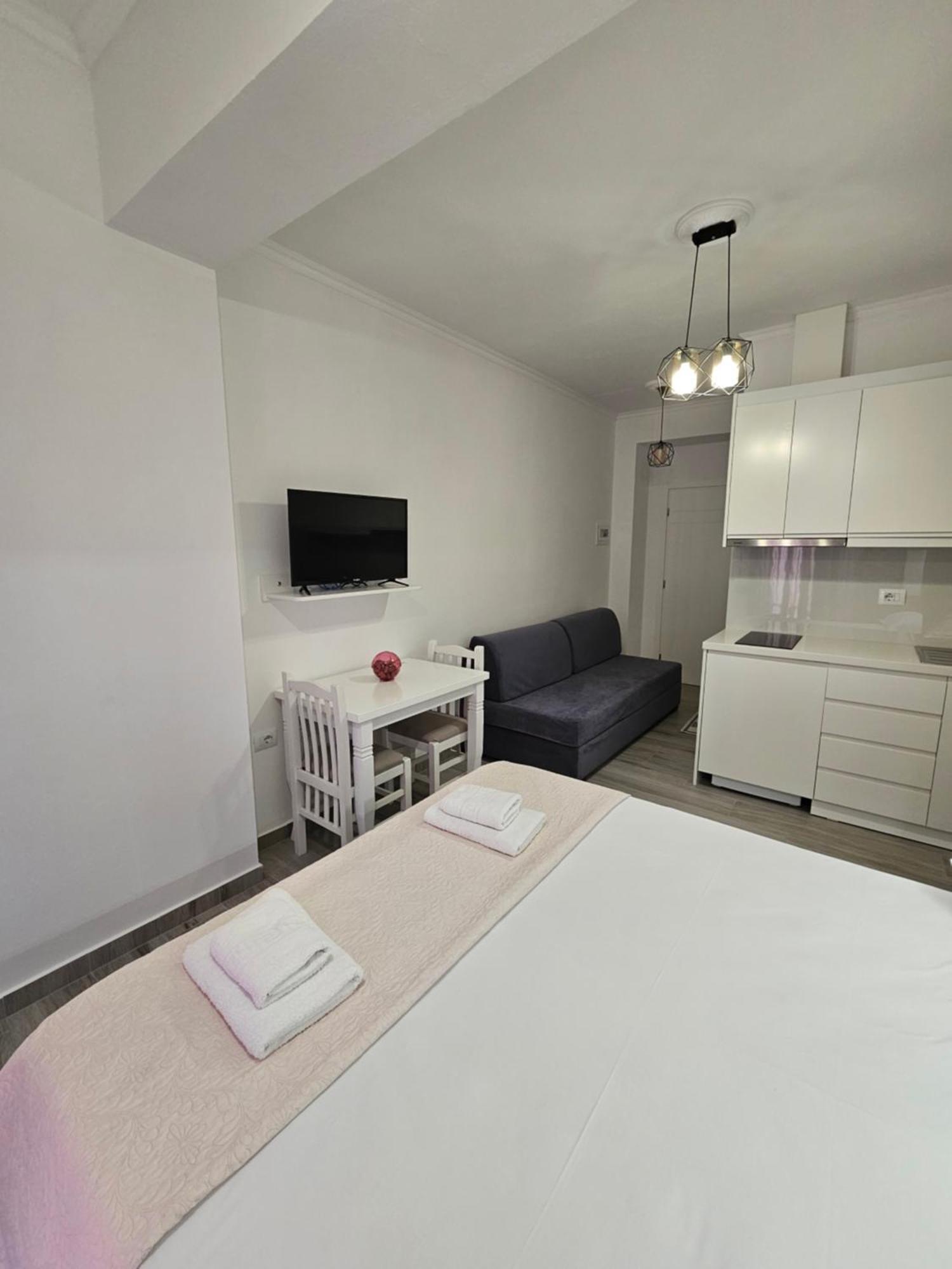 Nora'S Guesthouse Sarande Bagian luar foto