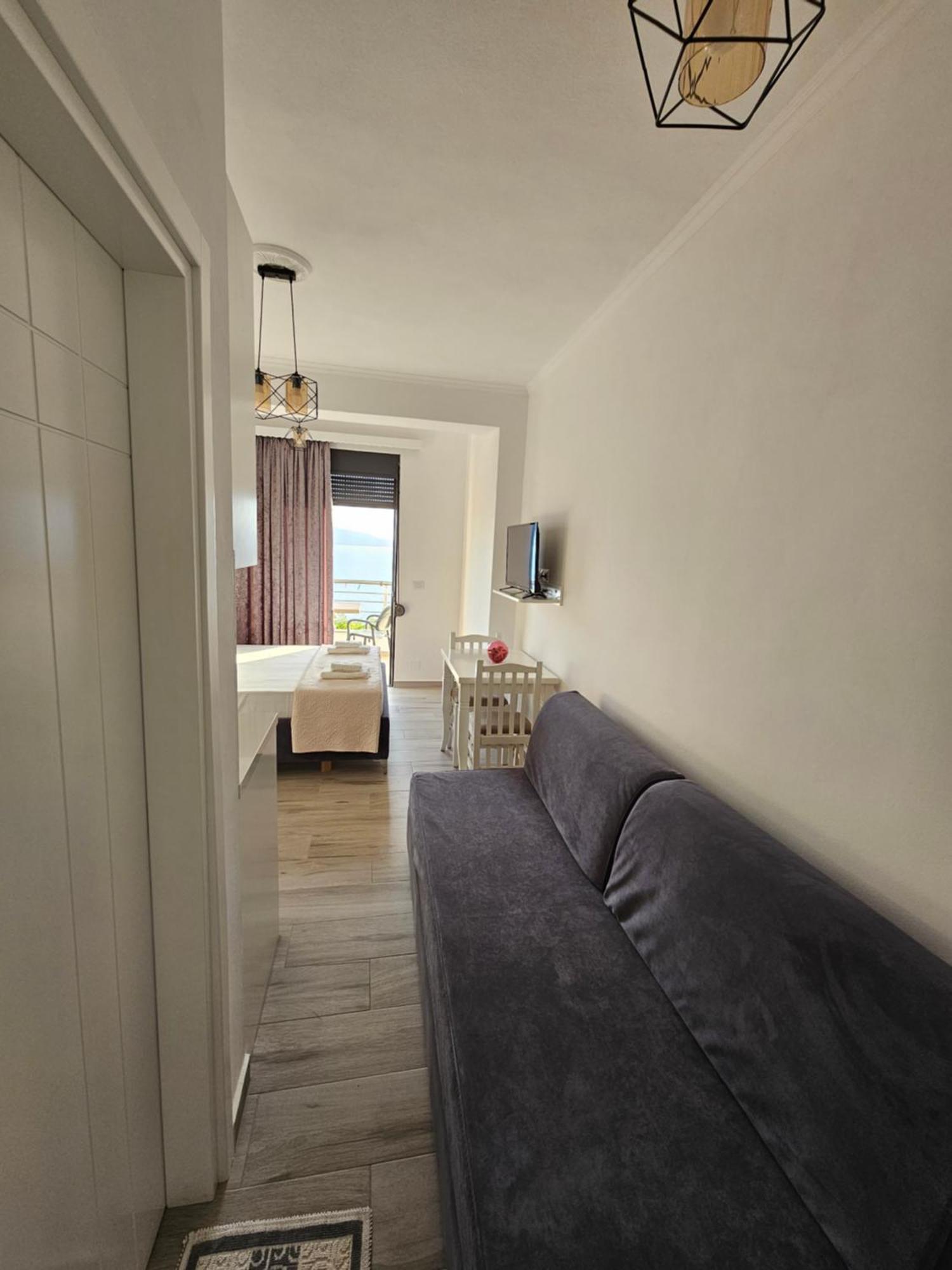 Nora'S Guesthouse Sarande Bagian luar foto