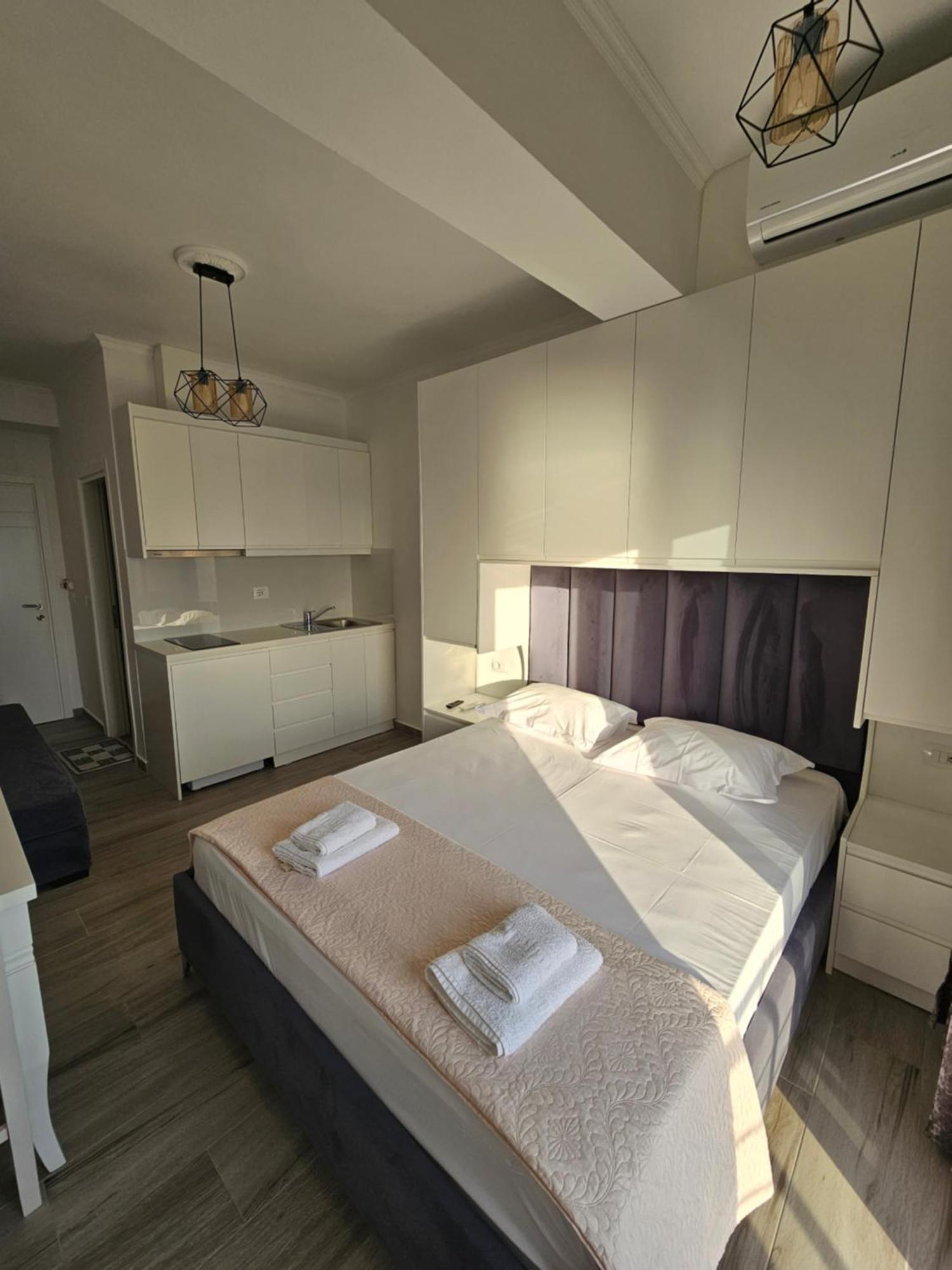 Nora'S Guesthouse Sarande Bagian luar foto