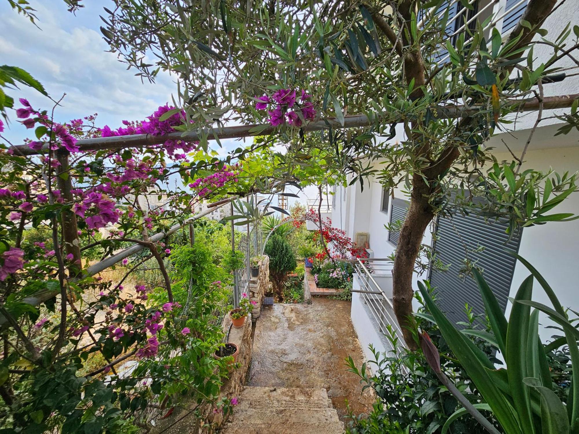 Nora'S Guesthouse Sarande Bagian luar foto