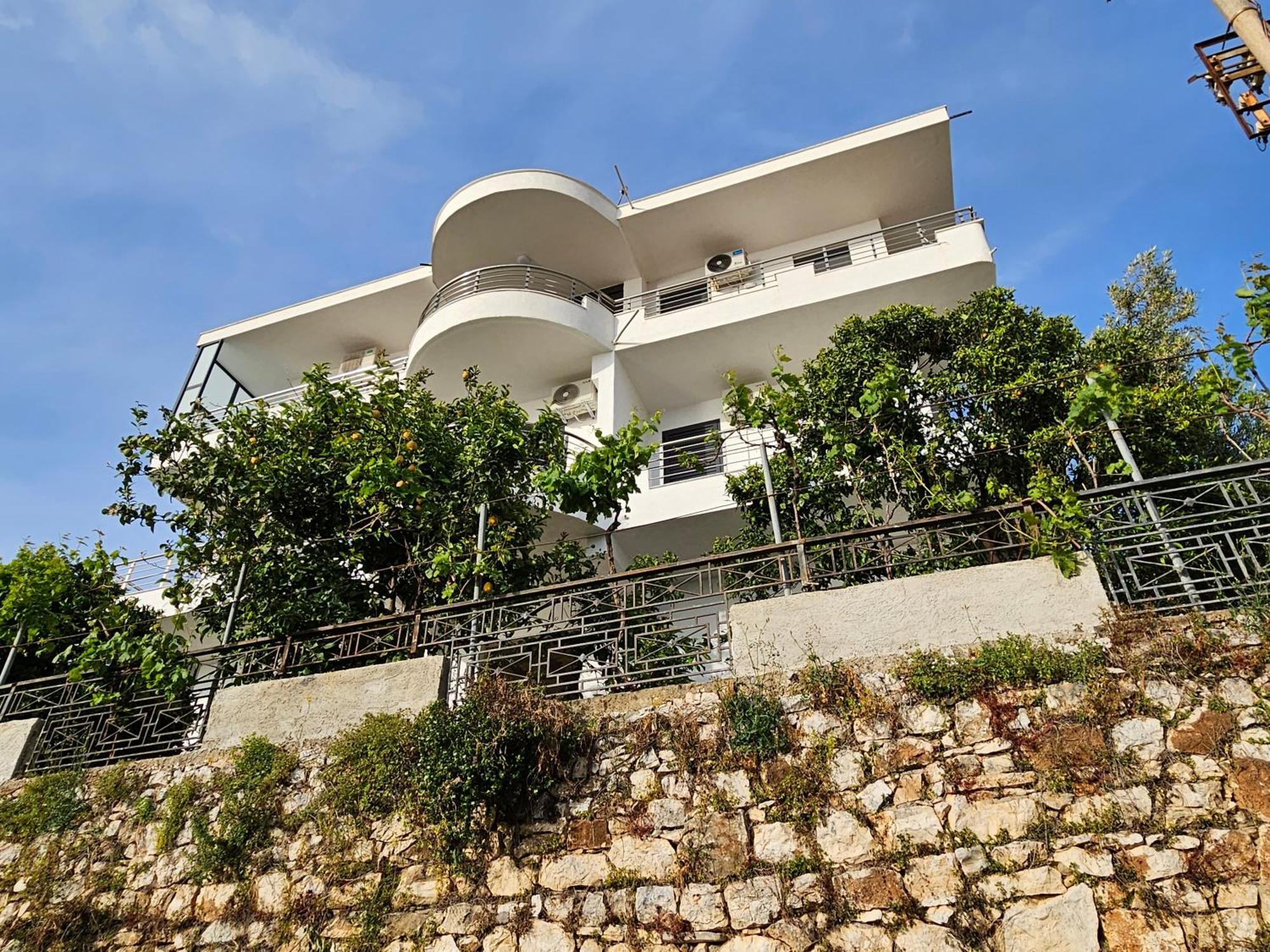 Nora'S Guesthouse Sarande Bagian luar foto