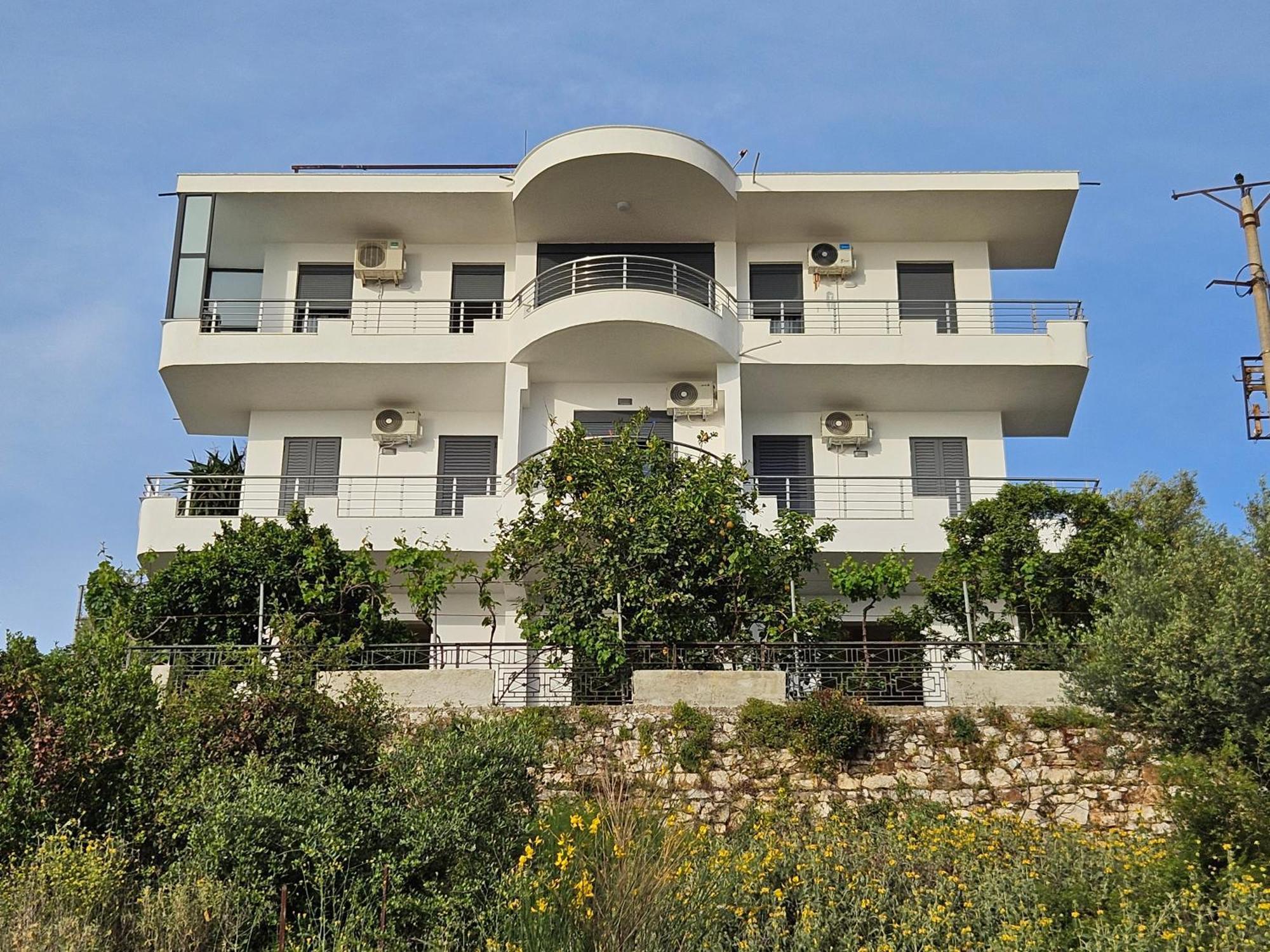Nora'S Guesthouse Sarande Bagian luar foto