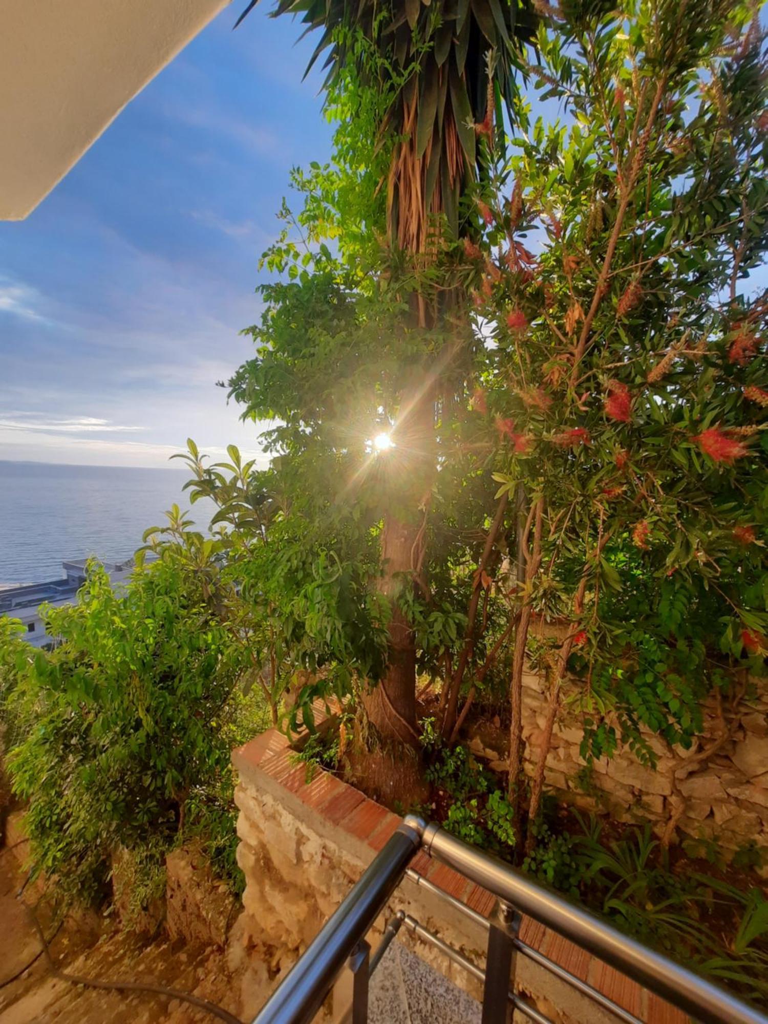 Nora'S Guesthouse Sarande Bagian luar foto